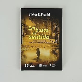 “Capa do livro Em Busca de Sentido de Viktor Frankl sobre propósito, psicologia e resiliência”